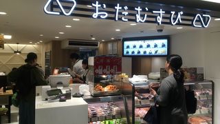 温かいおにぎりの朝食セット