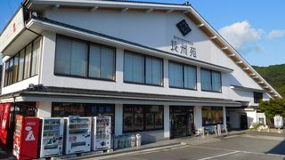 広々とした観光土産店