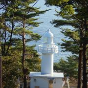 海抜130ｍの断崖の上に建つ12ｍ弱の、日本の灯台50選に入る名灯台