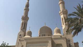 一般人が入れるドバイで唯一のモスク