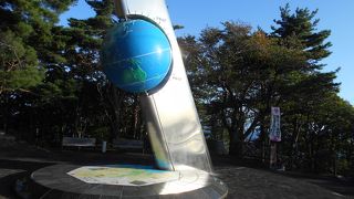 国民宿舎や北緯40度シンボル塔、カリヨンの鐘、伊能忠敬記念碑など見どころが多い。