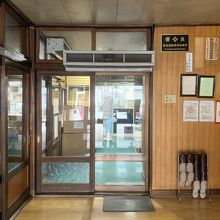 奥がお弁当工場です。