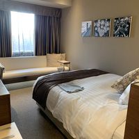 部屋はゆったりとした感じ。ふかふかのベットで熟睡。