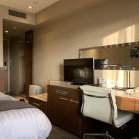 窓際ソファーからの部屋のようす。