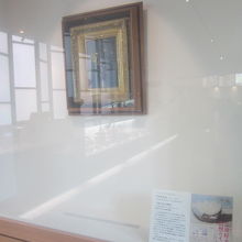 １Fに誇らしげに飾られている三岸好太郎の絵画は必見！