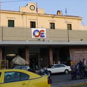 ギリシャ国鉄でカランバカへ向かう駅