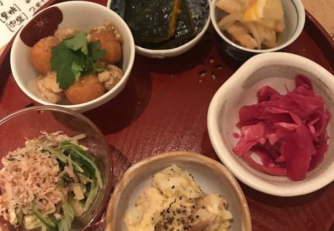 おかずの5点盛りがバランス良い