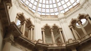 バスでのアクセスが便利なテートブリテン