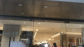 1階は高級ブティック店