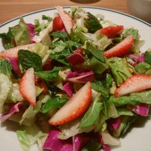 イチゴのサラダ