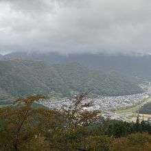 第二展望台から見た竹田城跡と円山川。