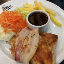 ユニオンモール内のレストランで食事