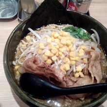 肉盛りみそらーめん