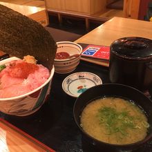 鮪たたきのドカ盛り店長