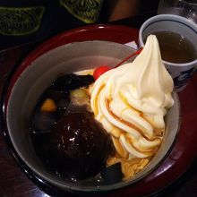 クリームあんみつ