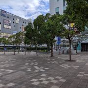 海浜幕張駅前の広場