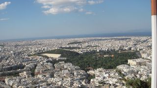 アテネ市内やアクロポリスの丘などが眺められる小高い丘の上からの見晴は最高です。