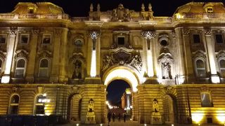 王宮の入り口に