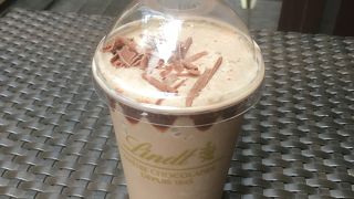 引き寄せられて