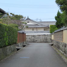 古い家が並んでいます