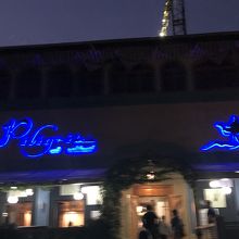 店の外観