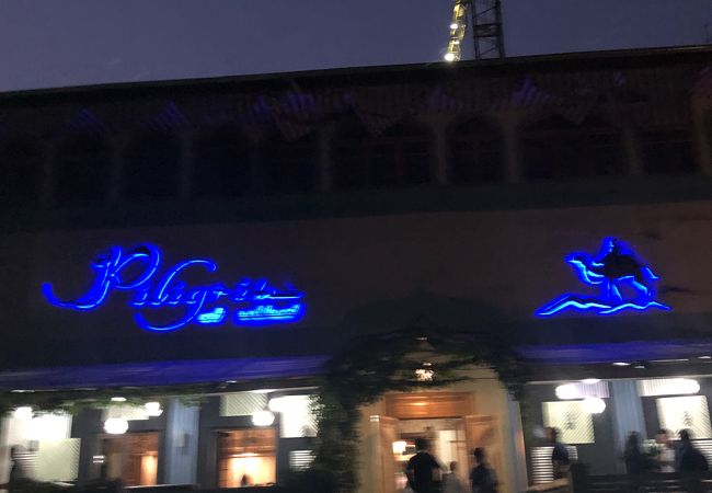 踊りを見ながらディナー