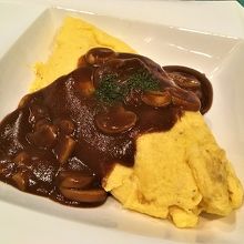 デミグラスのかかったたまご。
