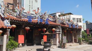 二つの宮が並ぶ