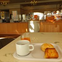無料朝食。今日は控えめに。