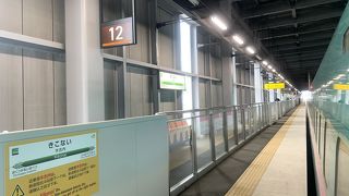 新幹線停車駅ですが、停車の本数は少なく寂しい感じです。