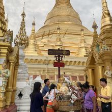 誕生曜日のコーナー。お水をかける器待ち。