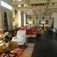 母屋にあるロビー奥のインテリア。