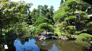 寺院の中の庭園