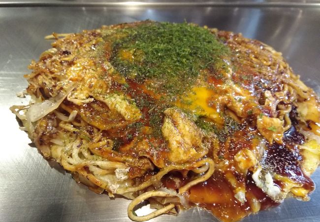 焼きそばがパリパリして美味しい。