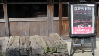 毛利輝元像の近くです