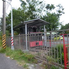 停車中の橋頭五分車 