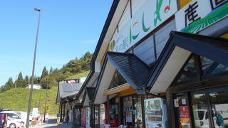 岩手山を見上げる国道２８２号線の道の駅。東北道西根インターも間近。