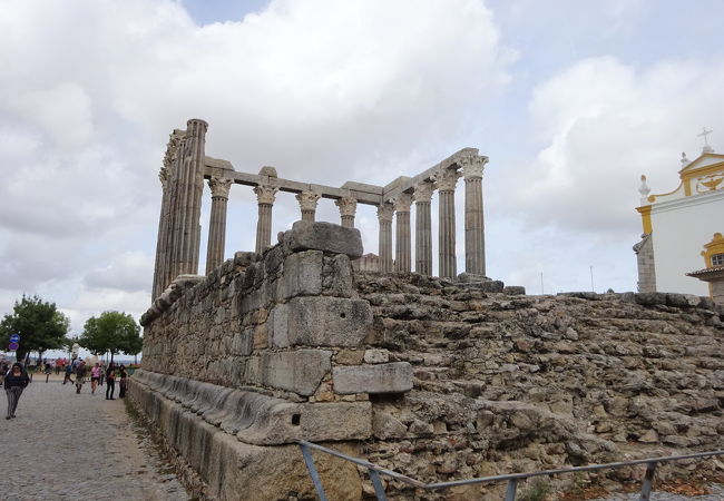 ローマ時代から残された神殿