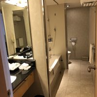 トイレ、バス、洗面台が横一列。