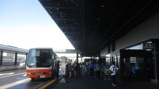 通勤ラッシュ時のエアポート リムジンバス 成田空港線 (東京空港交通)