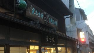 老舗の建物も味わい深い