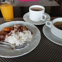 朝食メニューに名物のナシグドゥッがありました。