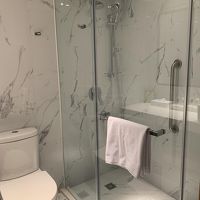 アップグレードした部屋にはバスタブがなかった。