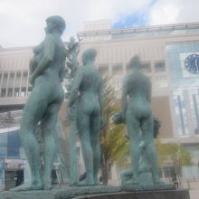 皆さん、生まれたままのお姿で立っておられます( ´∀｀ )。