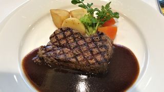 3153ビル３階にある上野精養軒。