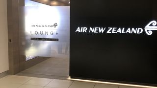 オーストラリアパース空港に有るラウンジですがアルコール類はニュージーランドブランドです