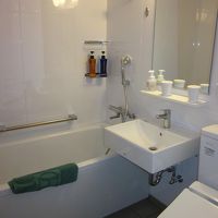 真っ白で清潔なバスルーム！