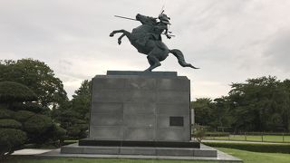 山形：最上義光騎馬像、山形城跡内に