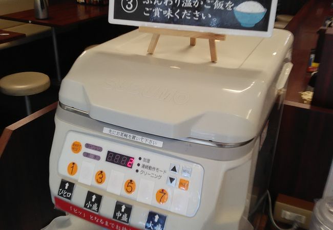 自動ごはんおかわり機がモロに前面に押し出される店舗