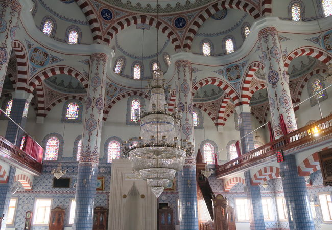 駅前にある巨大な美しいモスク